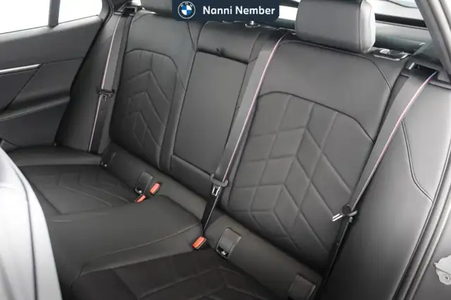 BMW 5 Series view 15
