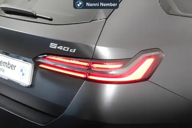 BMW 5 Series view 6