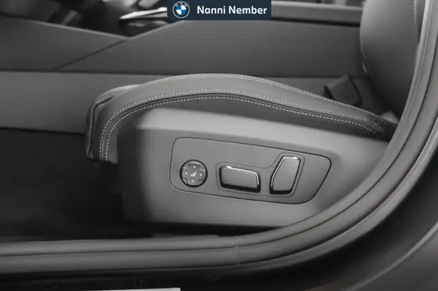BMW 5 Series view 14