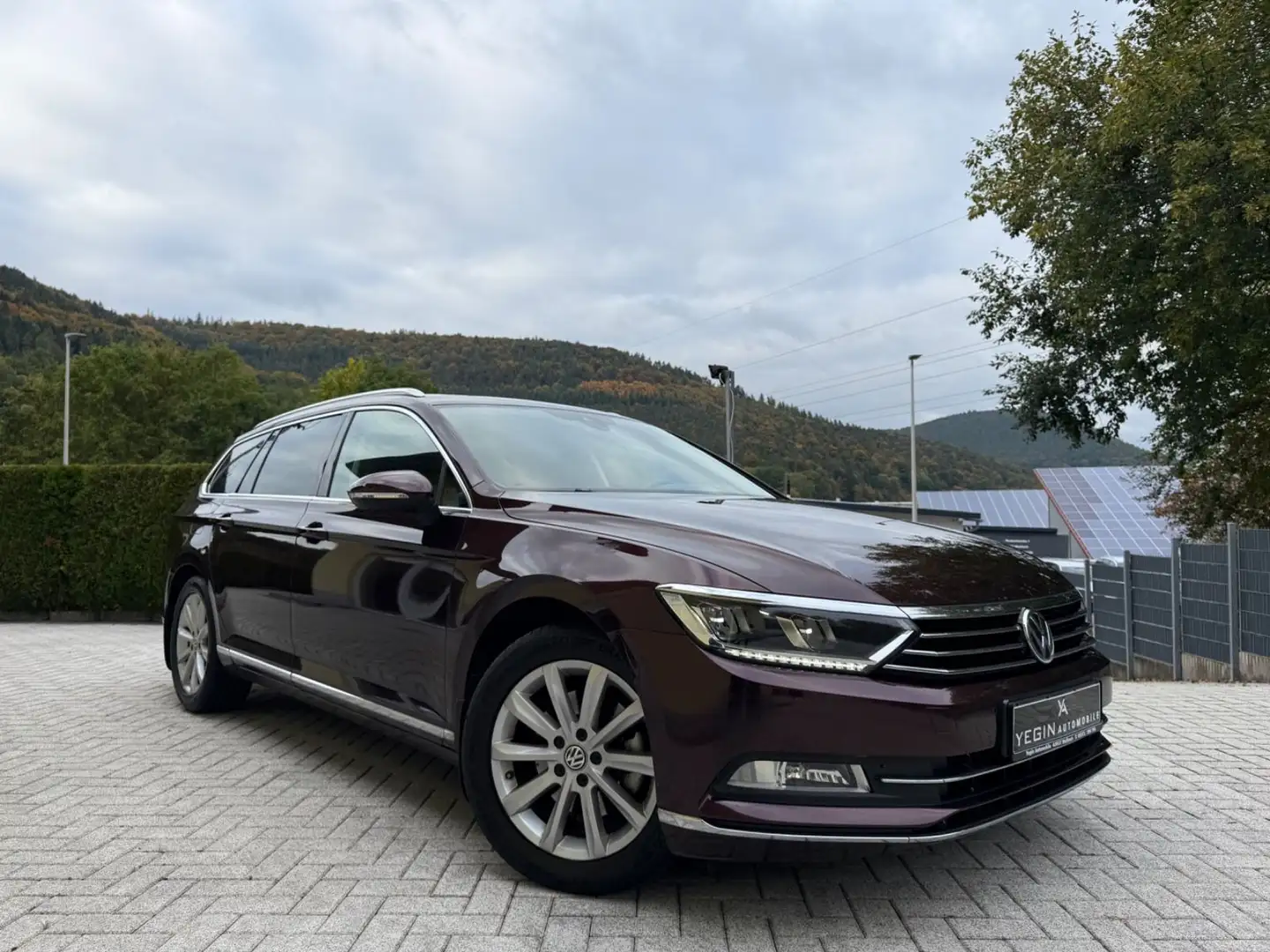 Volkswagen Passat Variant 2.0 TDI Highline Virtual-Pano-LED Rouge - 1