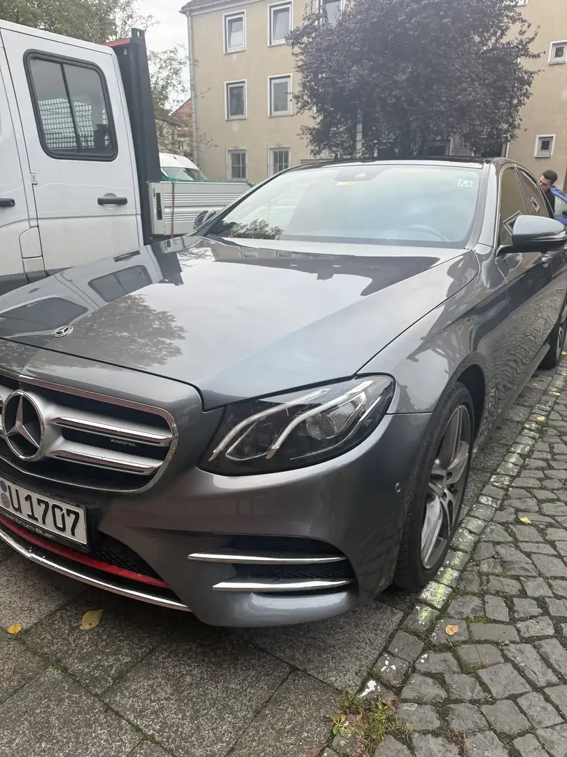 Mercedes-Benz E 200 AMG Line - 1