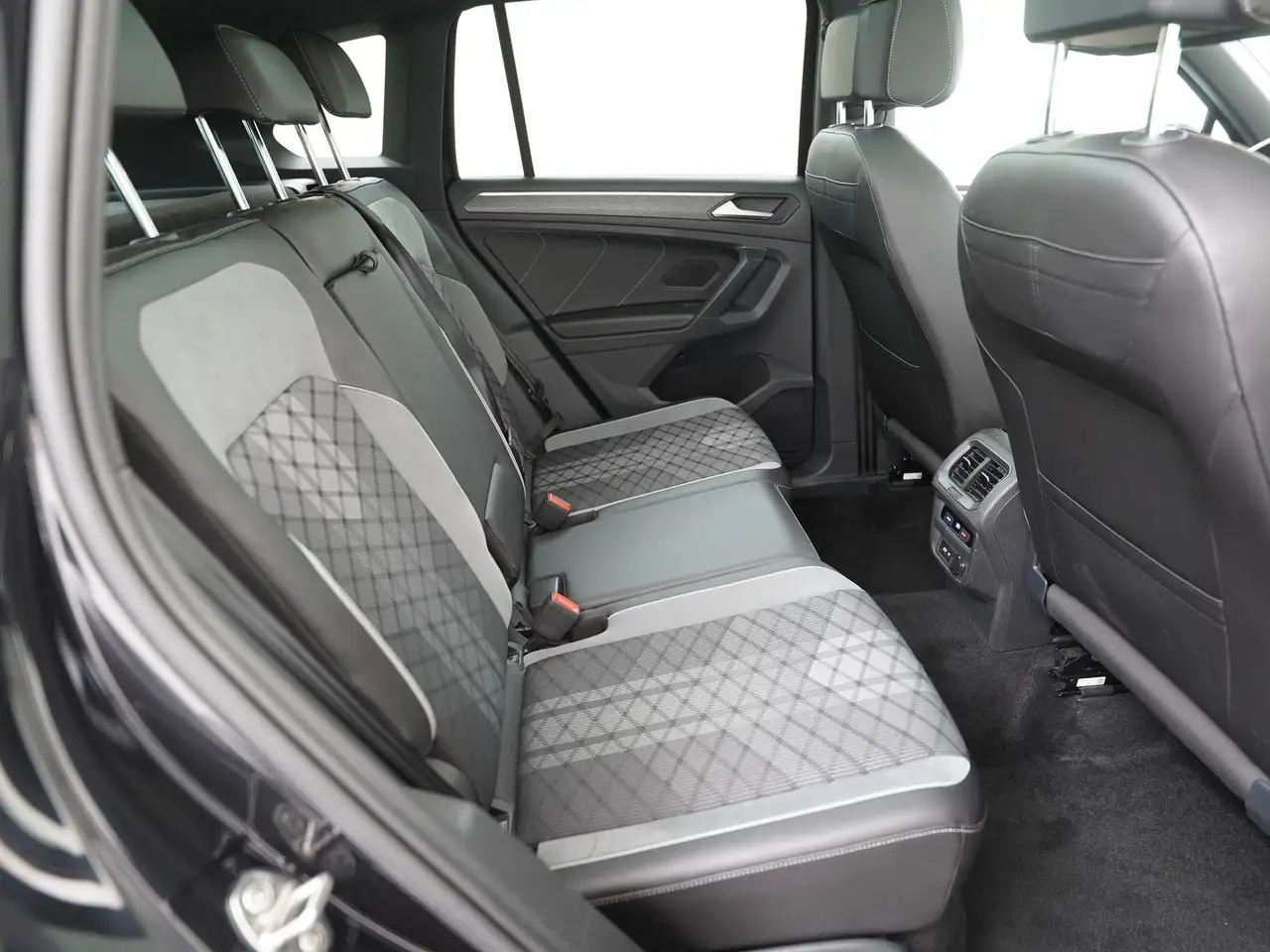 Volkswagen Tiguan 1.4 TSI eHybrid R-Line Black Style Panoramadak, миниатюра 28