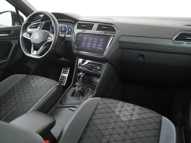 Volkswagen Tiguan view 2