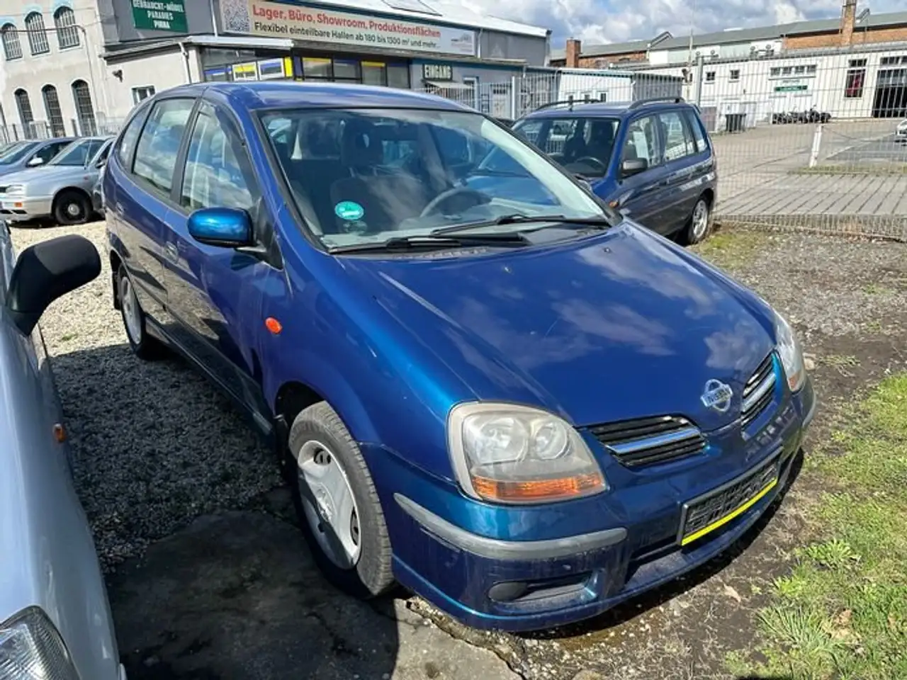 Nissan Almera Tino