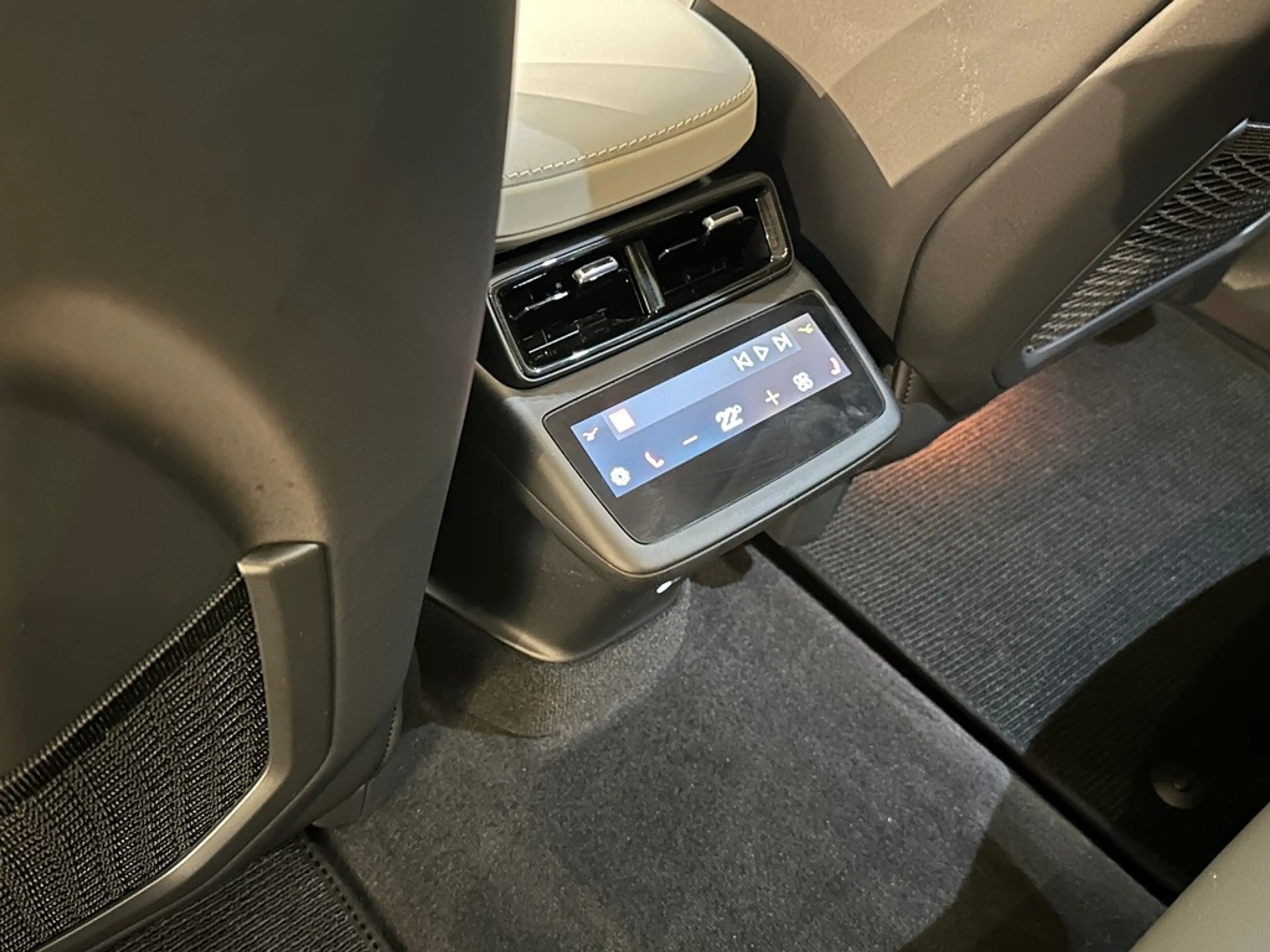 Polestar 4 Long Range PILOT PLUS PACK — photo 7