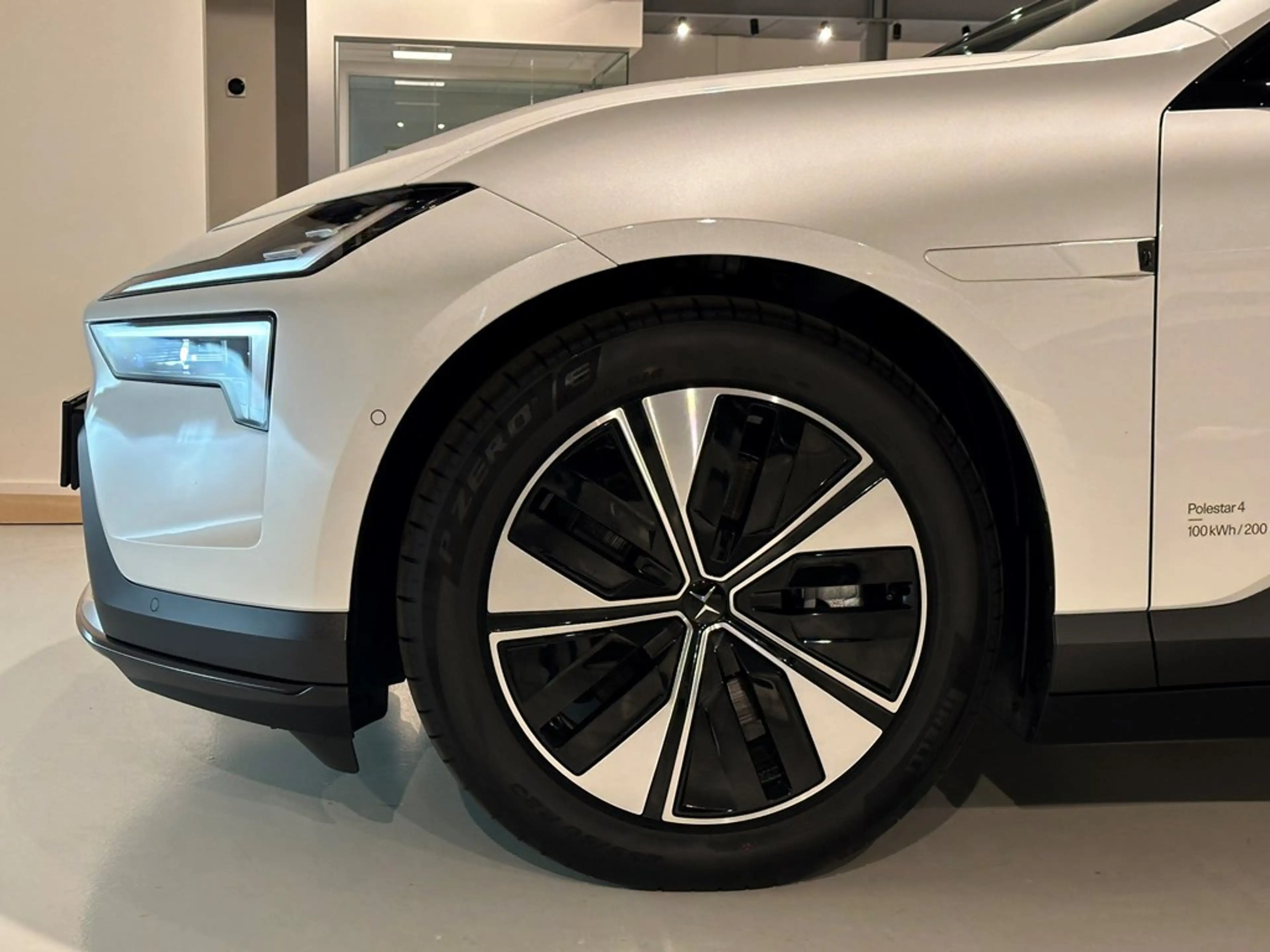 Polestar 4 Long Range PILOT PLUS PACK — photo 3