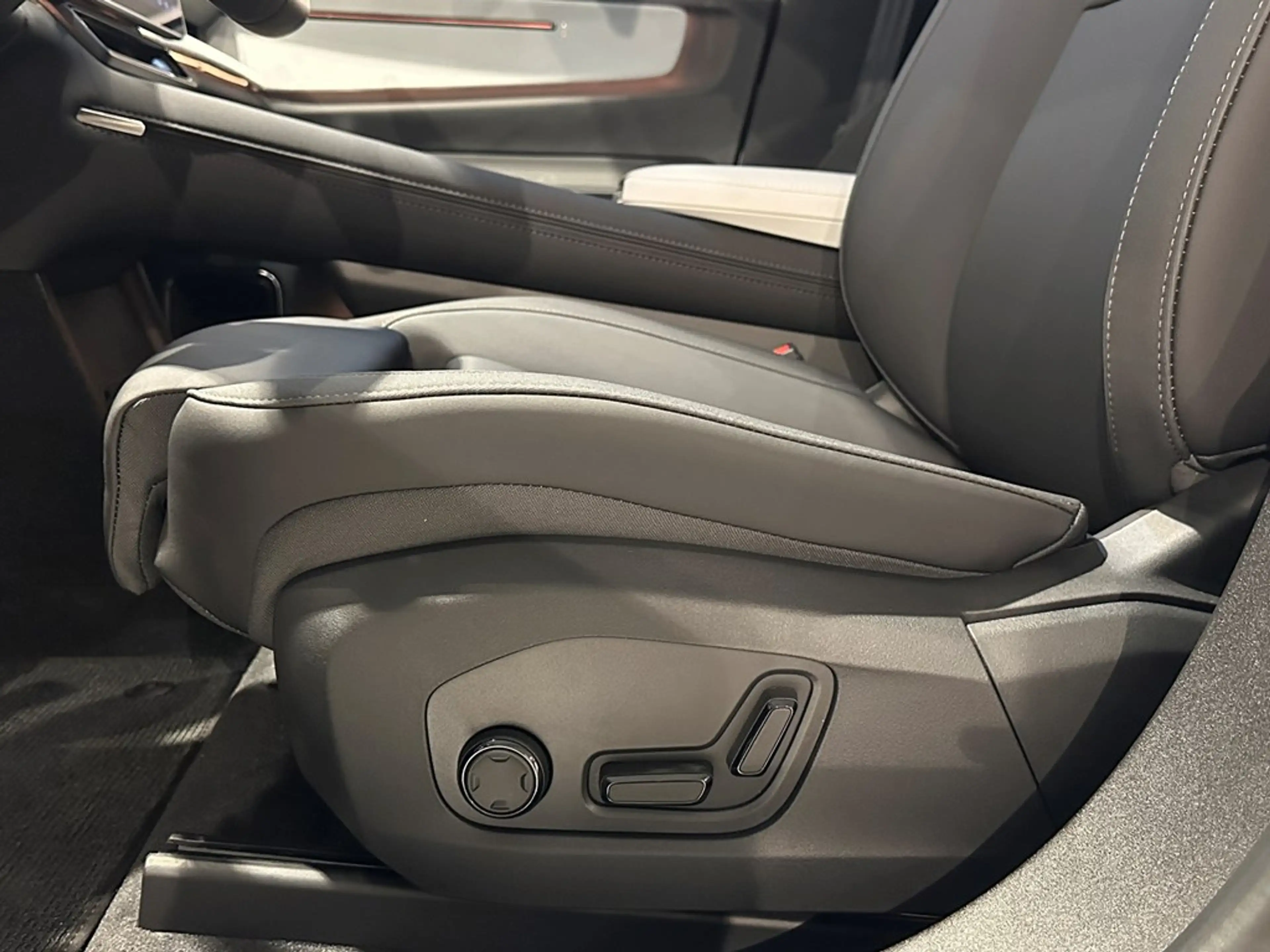 Polestar 4 Long Range PILOT PLUS PACK — photo 6