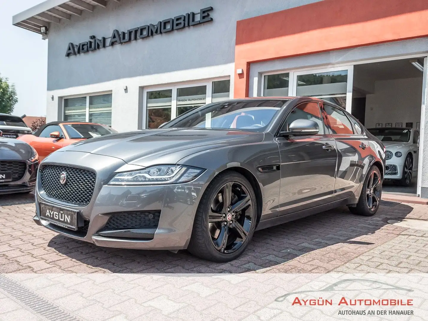 Jaguar XF 30d Prestige*Black-Pack*LED*Kamera*Meridian* Gris - 1