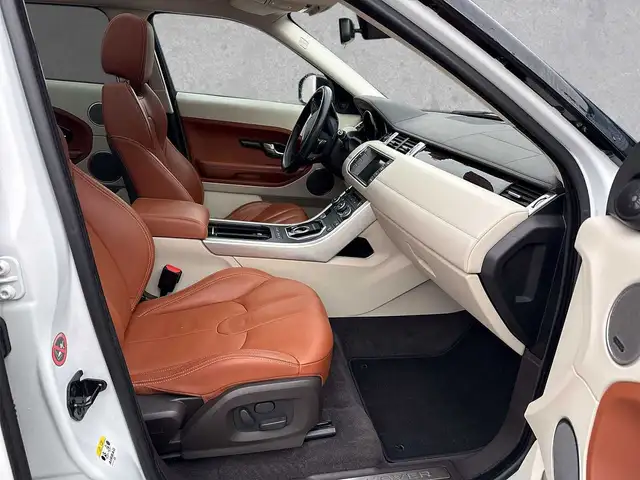 Land Rover Range Rover Evoque view 3