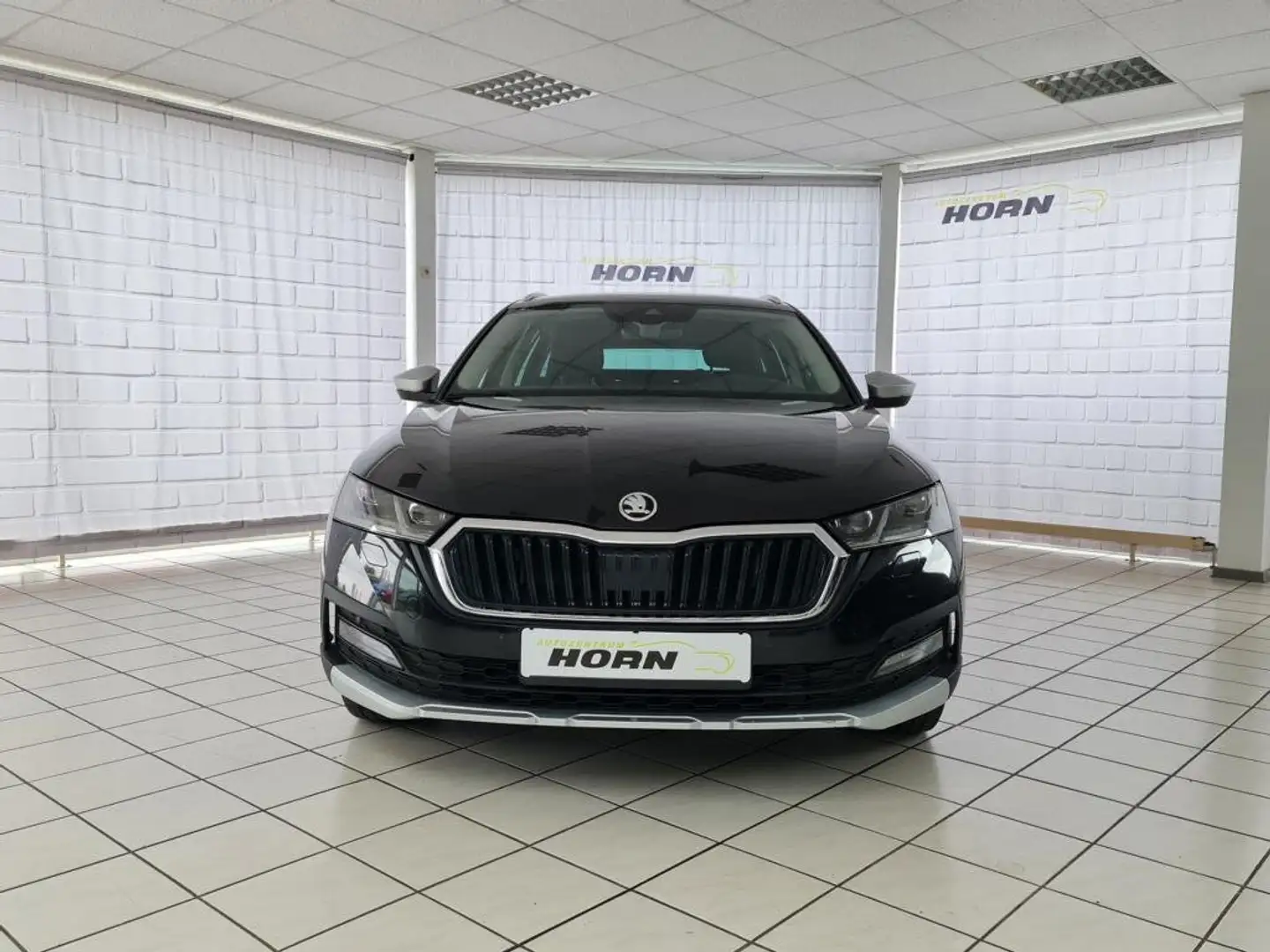 Skoda Octavia Scout 4x4, unfallfrei, Scheckheftgepflegt, Kamera Schwarz - 2