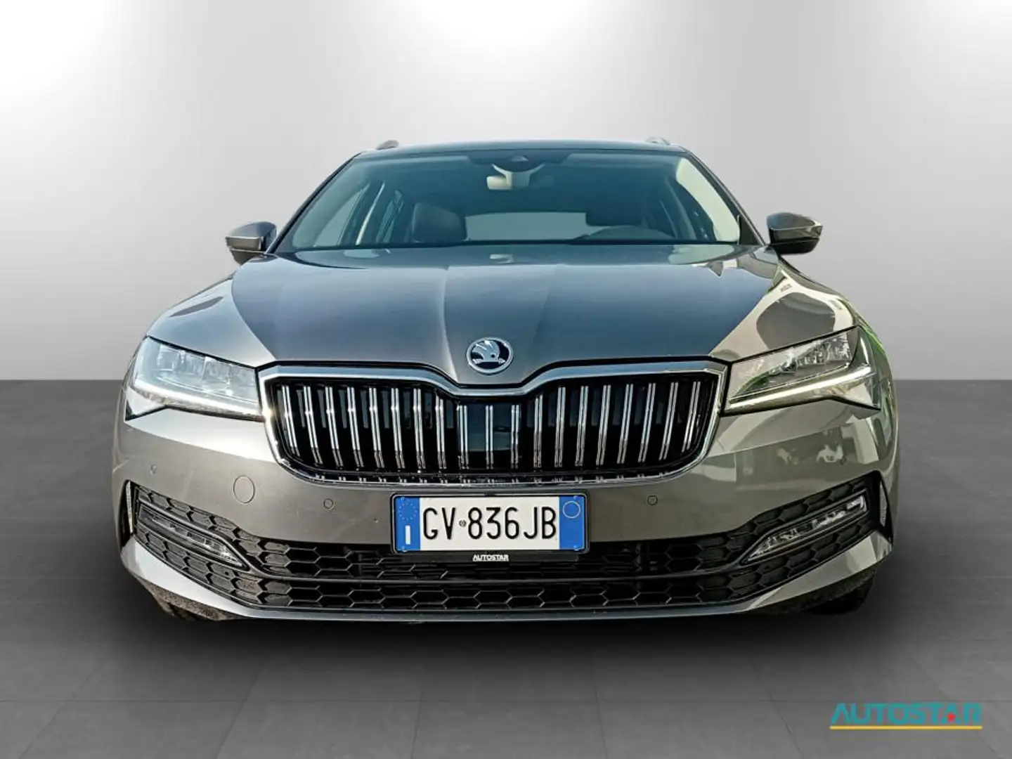 Skoda Superb Wagon 2.0 tdi evo scr Executive 150cv dsg my20 + Grau - 2