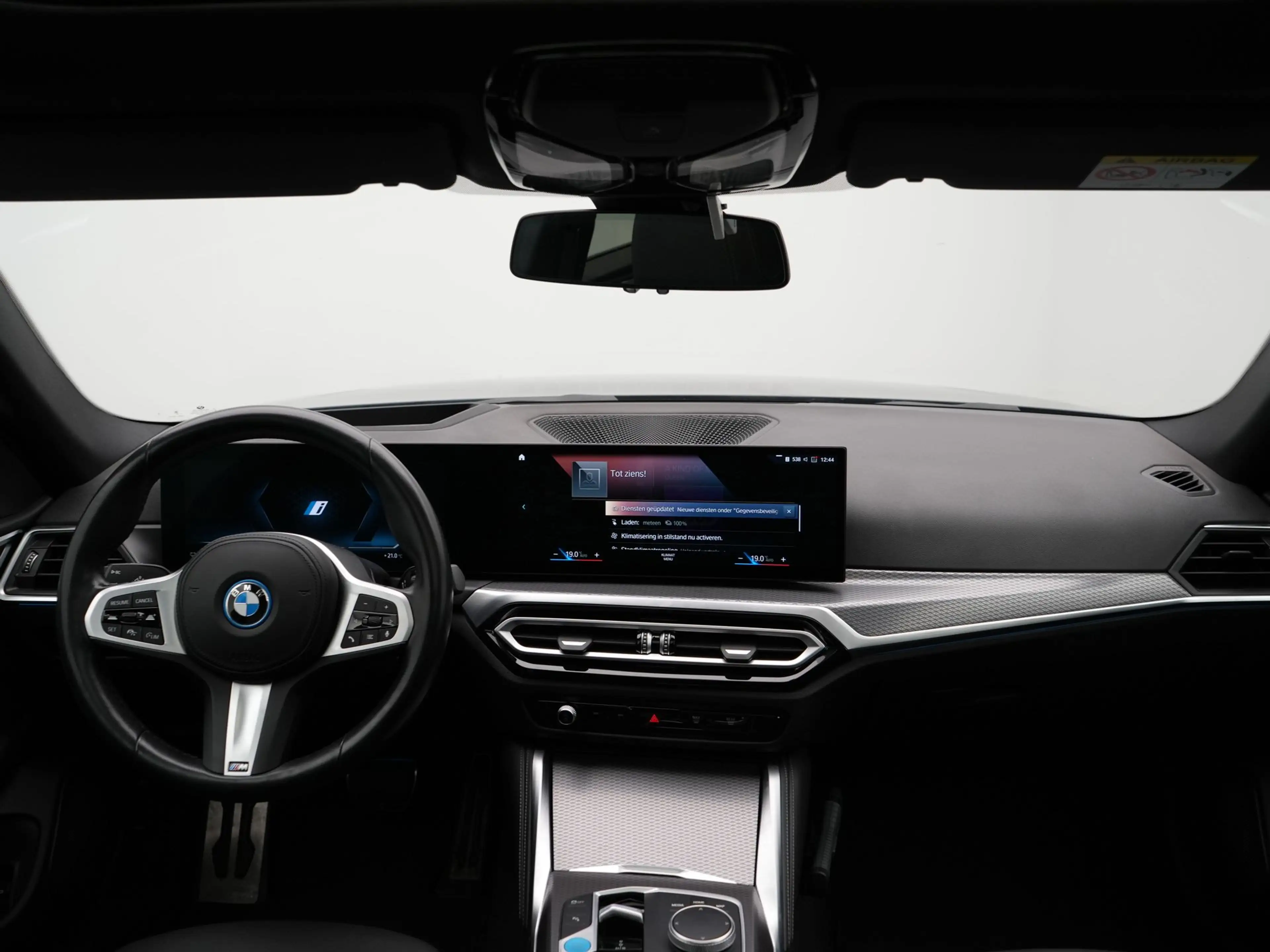 BMW i4 eDrive40 High Executive 84 kWh M-Sport — photo 14