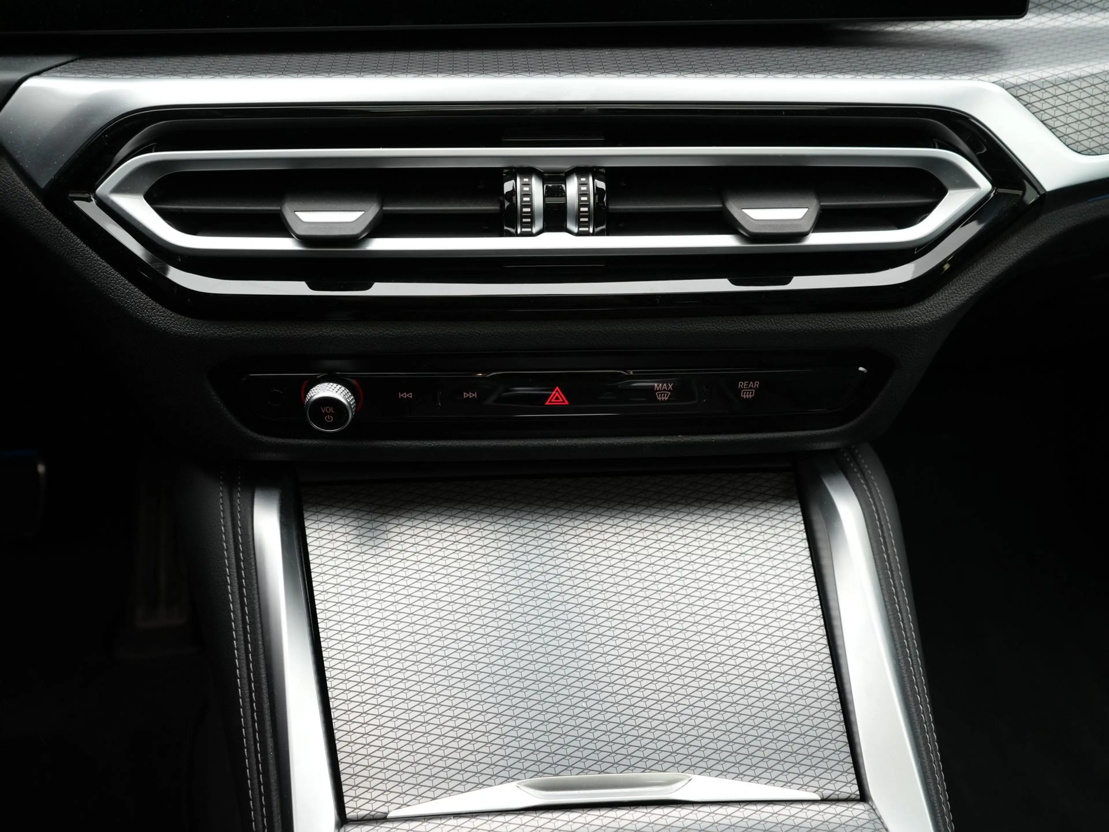 BMW i4 eDrive40 High Executive 84 kWh M-Sport — photo 15