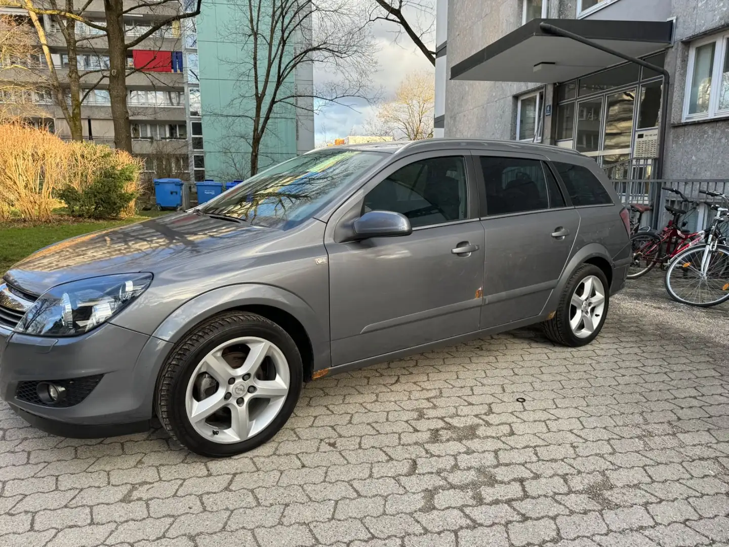 Opel Astra H 1.8 Sport/1.Hand/wenig km !! Grijs - 1