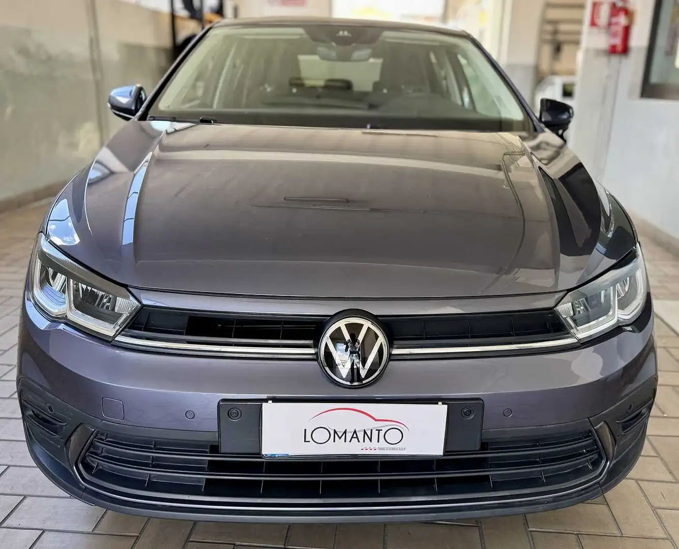 Volkswagen Polo 6ª serie 1.0 Life 80 CV Unicoproprietario Gris - 2
