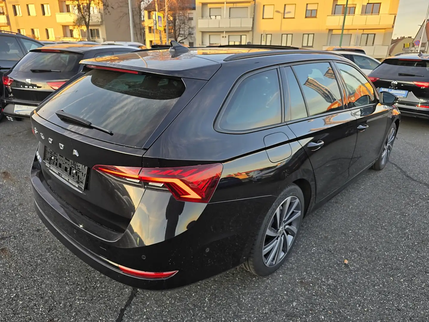 Skoda Octavia Combi 2,0 TDI Style DSG Noir - 2