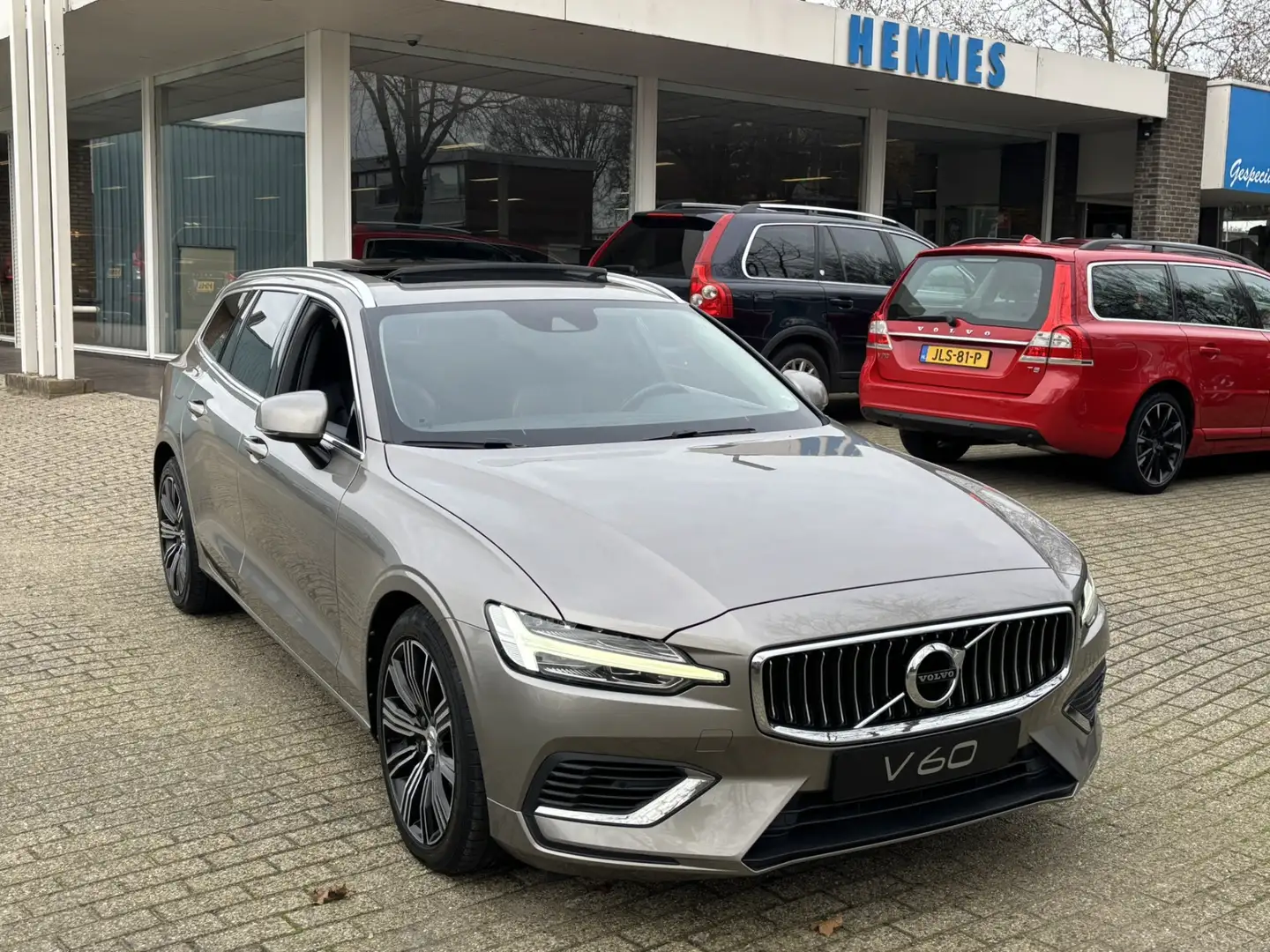 Volvo V60 T8 AWD Inscription Pano DAB Stoelventilatie Grau - 1