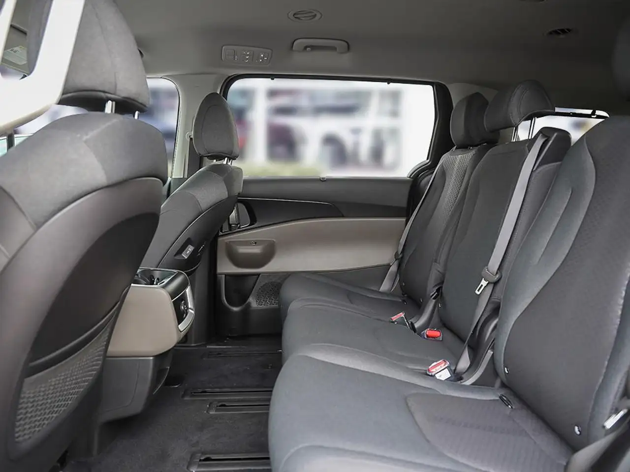 Kia Carnival снимка Kia Carnival
