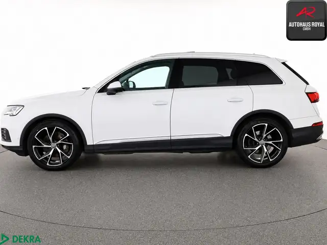 Audi Q7 view 2