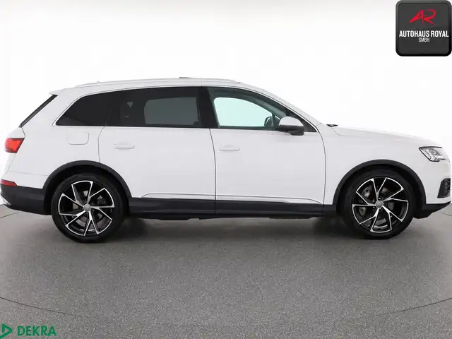 Audi Q7 view 6