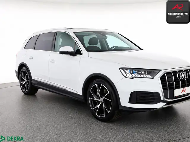 Audi Q7 view 7