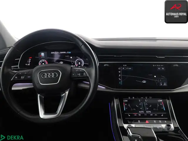 Audi Q7 view 9