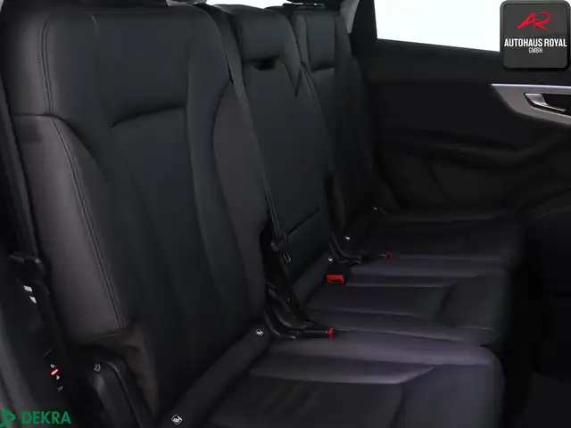 Audi Q7 view 12