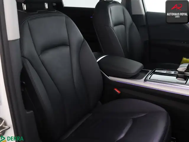 Audi Q7 view 11
