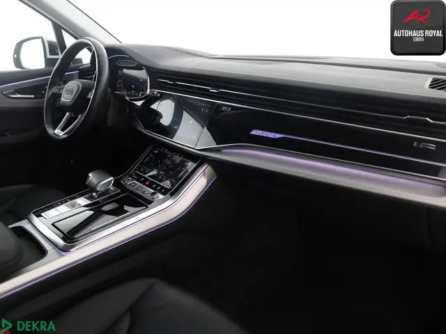 Audi Q7 view 10