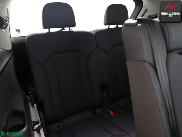 Audi Q7 view 13