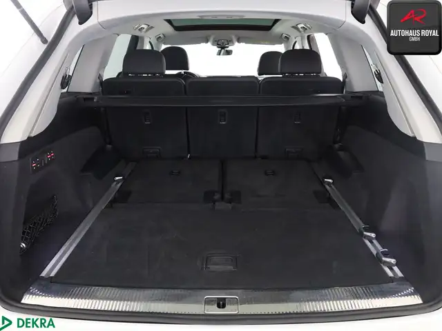Audi Q7 view 14