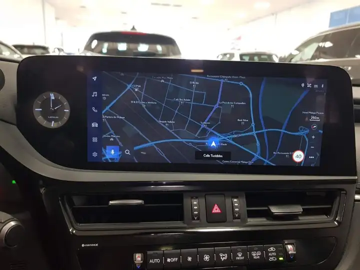 Lexus ES300 2024, foto 15