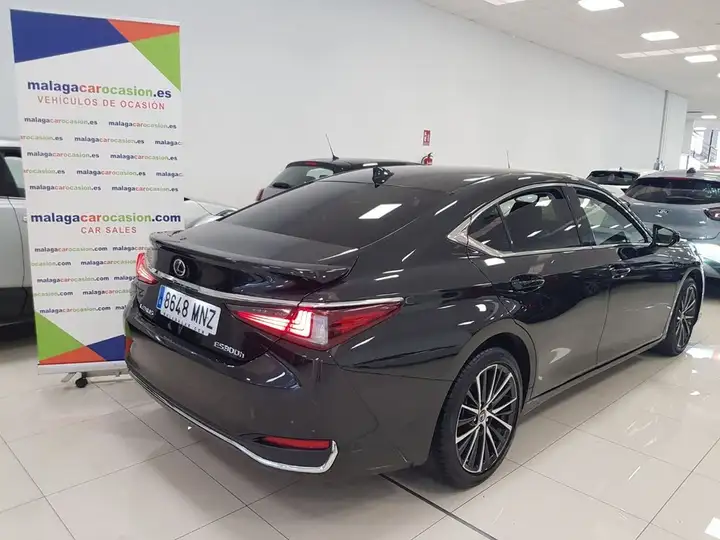 Lexus ES300 2024, foto 4