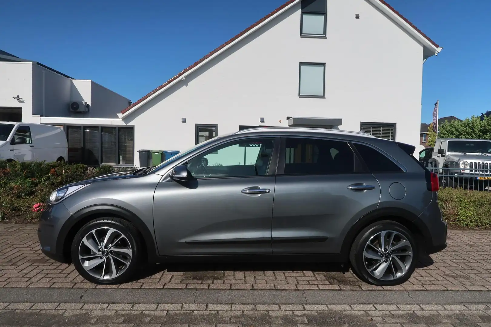 Kia Niro 1.6 GDi Hybrid SCHUIFDAK|CAMERA|STUURVERWARMING|NA Grijs - 2