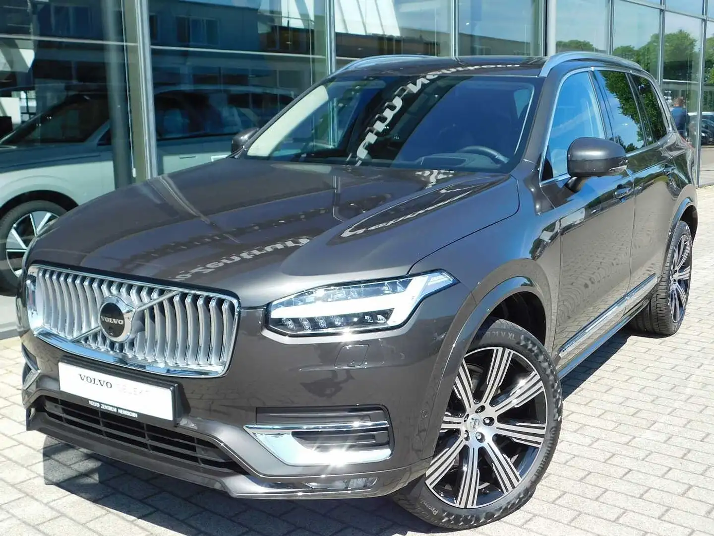 Volvo XC90 Diesel B5 D AWD Ultimate Bright Grijs - 1