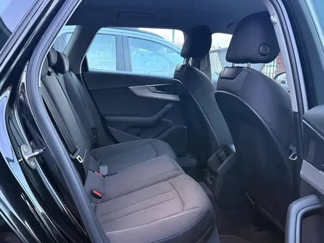 Audi A4 view 10