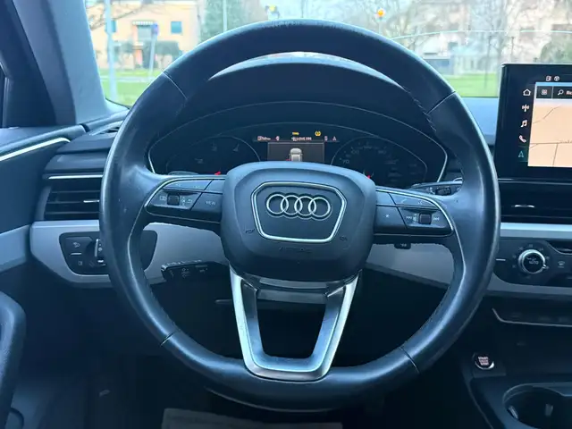 Audi A4 view 12