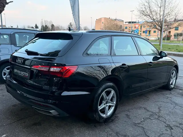 Audi A4 view 5