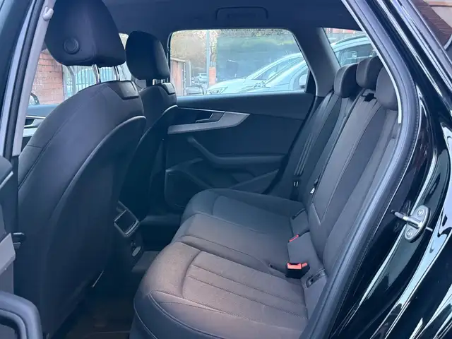 Audi A4 view 9