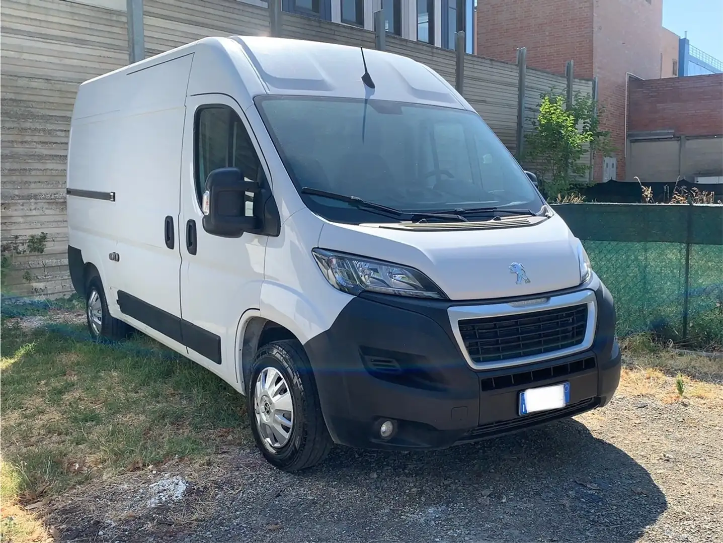 Peugeot Boxer 333 L2H2 2.2blueHDI 140CV Blanc - 1
