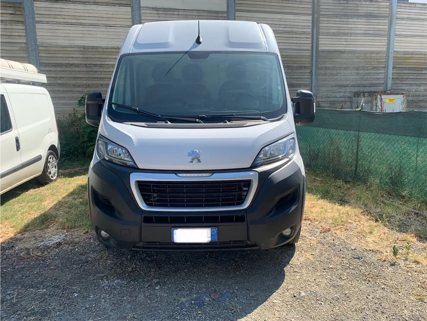 Peugeot Boxer 333 L2H2 2.2blueHDI 140CV Blanc - 2