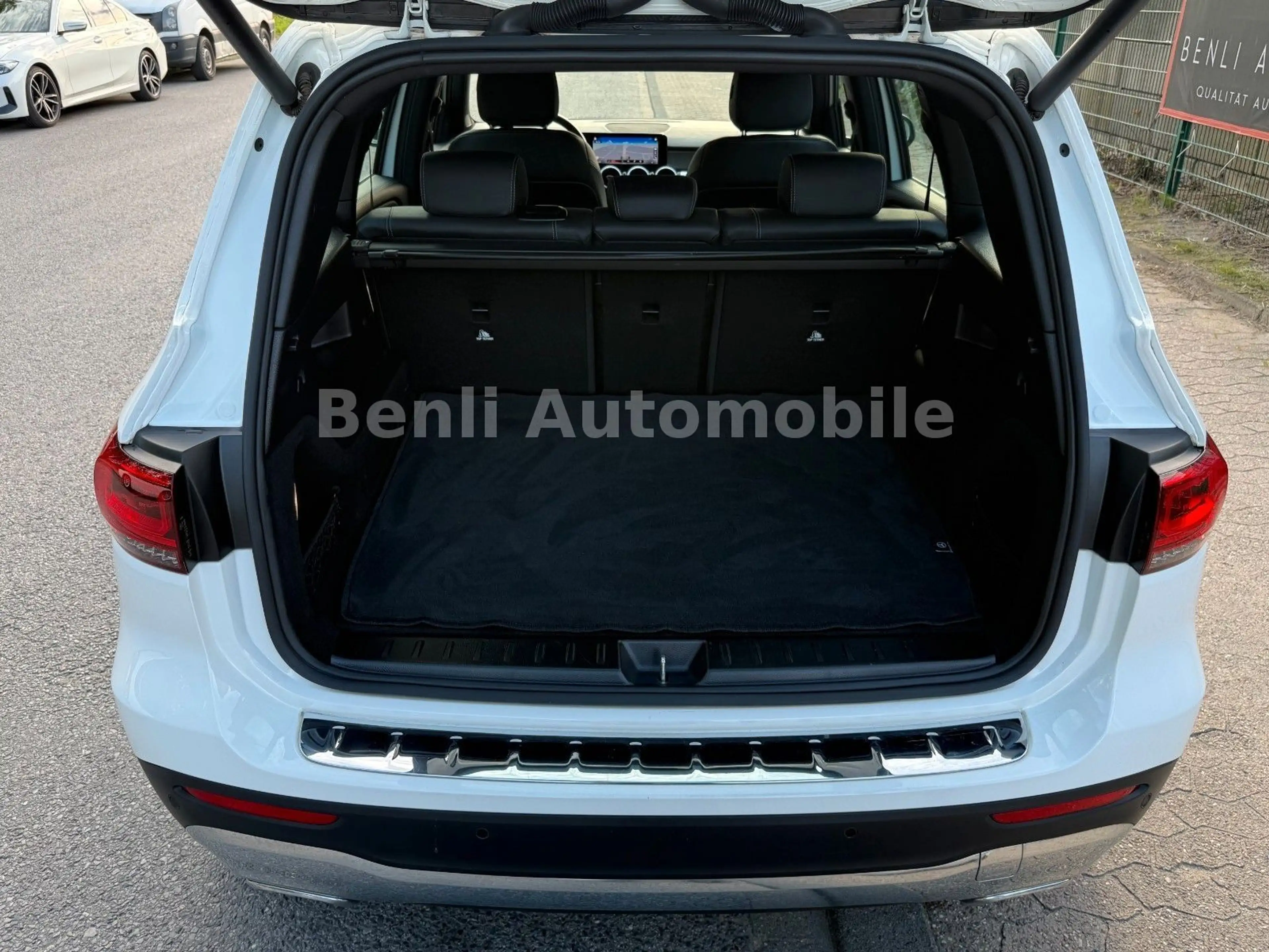 Mercedes-Benz GLB 180 /SCHKHFT/LED/WIDESCREEN/TMP/TEILLEDER/NAV — photo 14