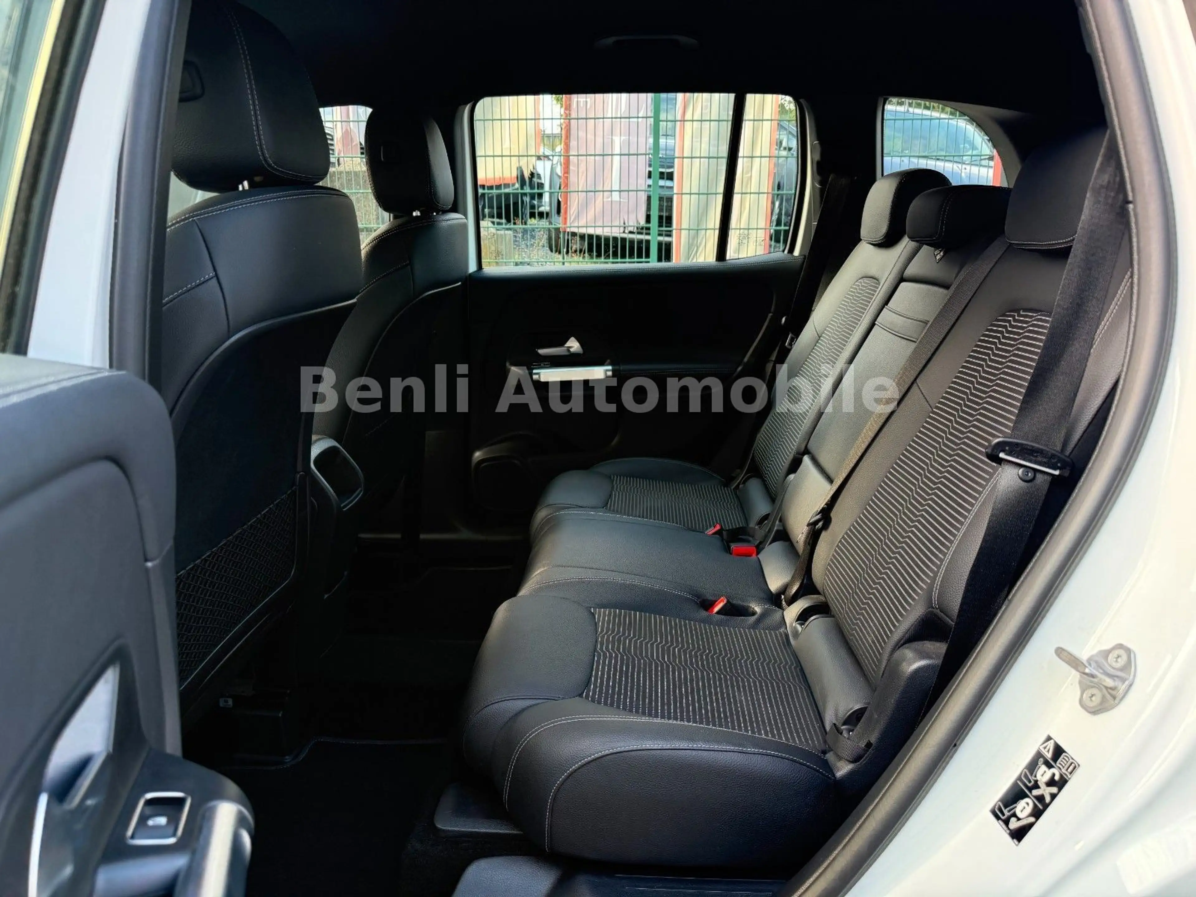 Mercedes-Benz GLB 180 /SCHKHFT/LED/WIDESCREEN/TMP/TEILLEDER/NAV — photo 13