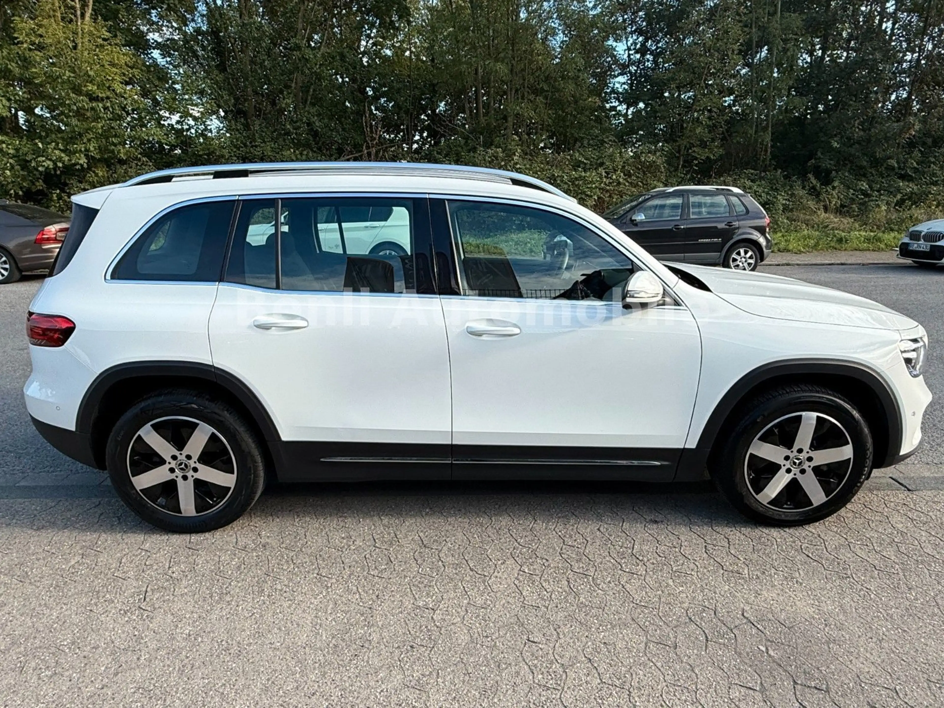 Mercedes-Benz GLB 180 /SCHKHFT/LED/WIDESCREEN/TMP/TEILLEDER/NAV — photo 6