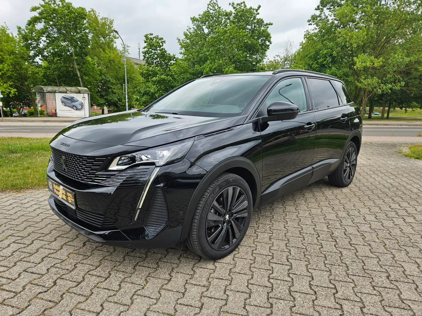 Peugeot 5008 GT AT Black-Paket. e.Heckklappe 7-Sitzer NAVI LED Schwarz - 2