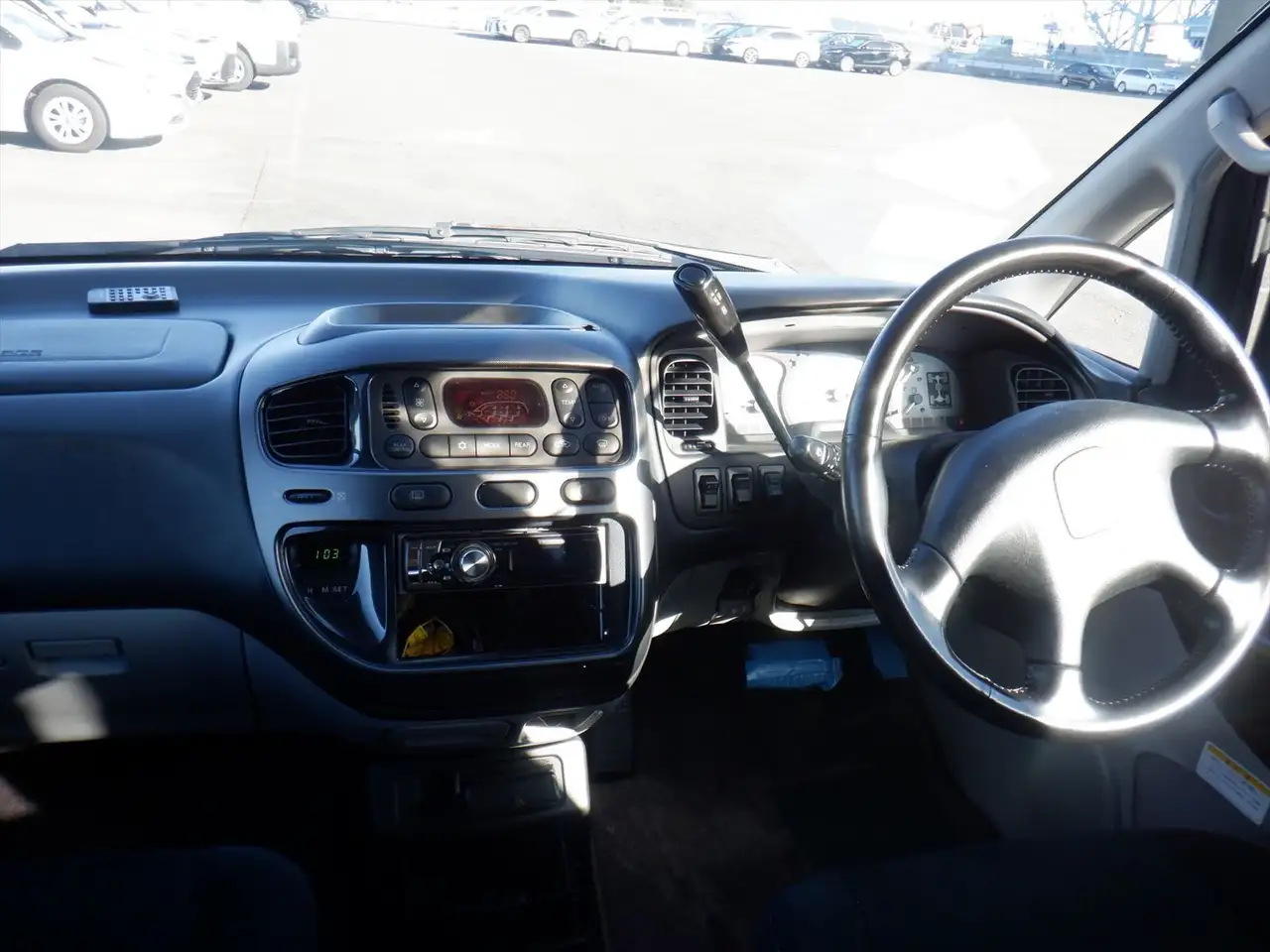 Mitsubishi Delica снимка Mitsubishi Delica