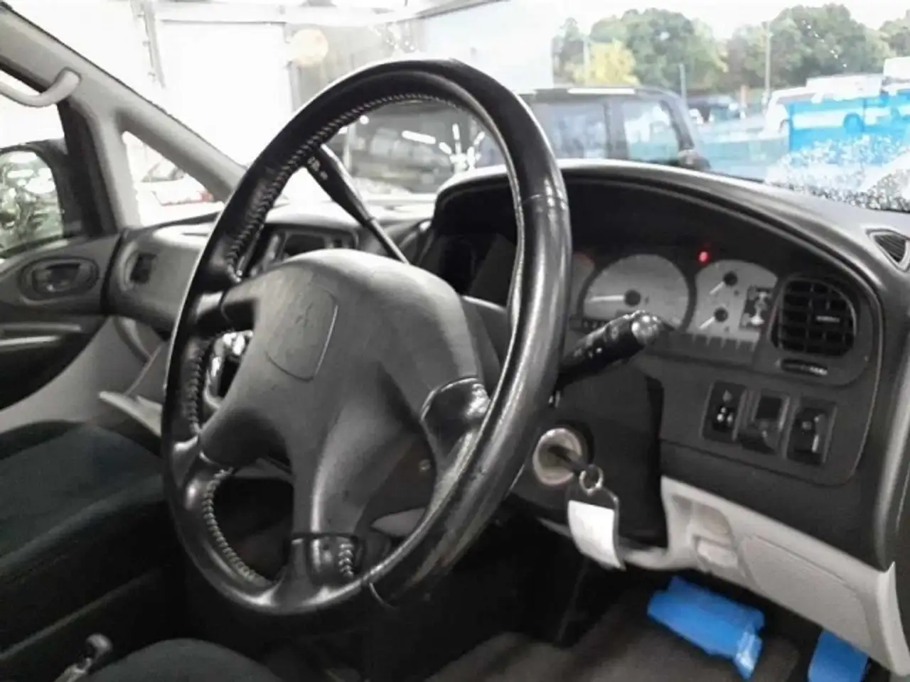 Mitsubishi Delica снимка Mitsubishi Delica
