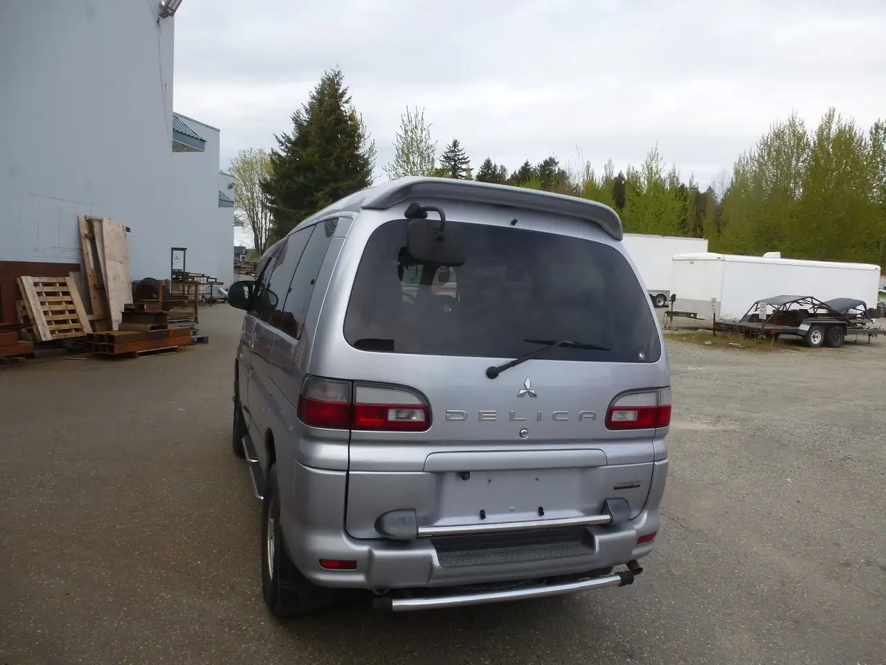 Mitsubishi Delica снимка Mitsubishi Delica