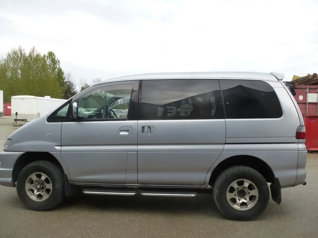 Mitsubishi Delica снимка Mitsubishi Delica