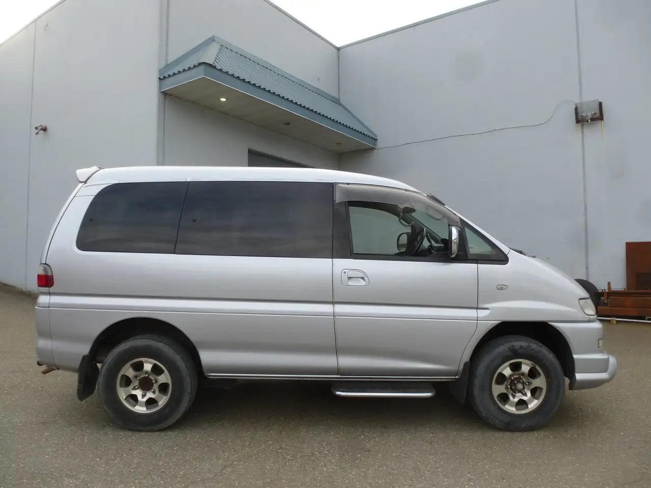 Mitsubishi Delica снимка Mitsubishi Delica